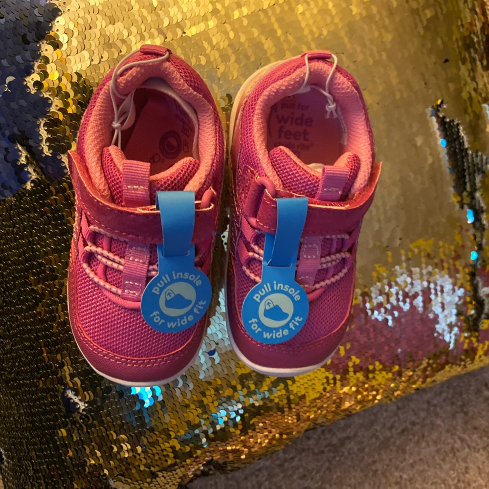 Stride Rite 360 Made to Play (Toddler Girls) Pink Velcro Strap shoe Size 6M